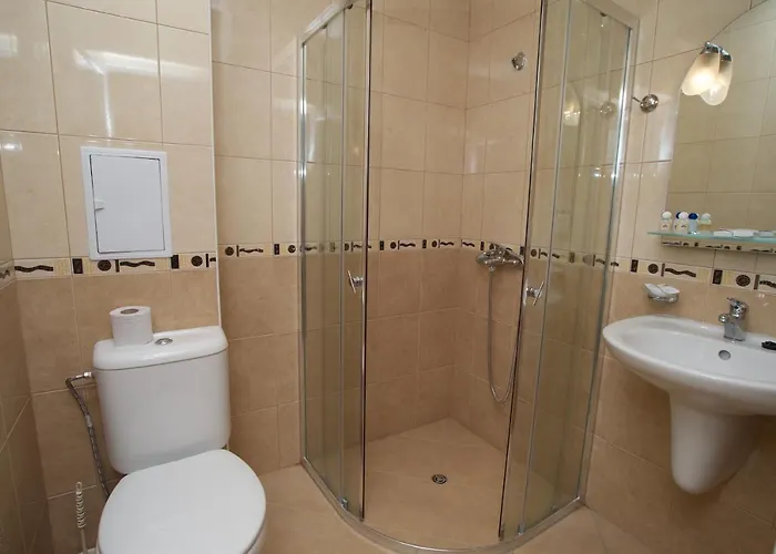 Хотел Golden Eye