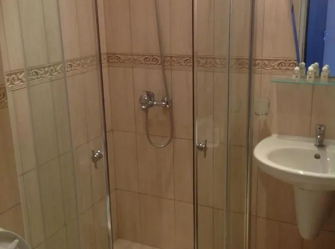 Хотел Golden Eye